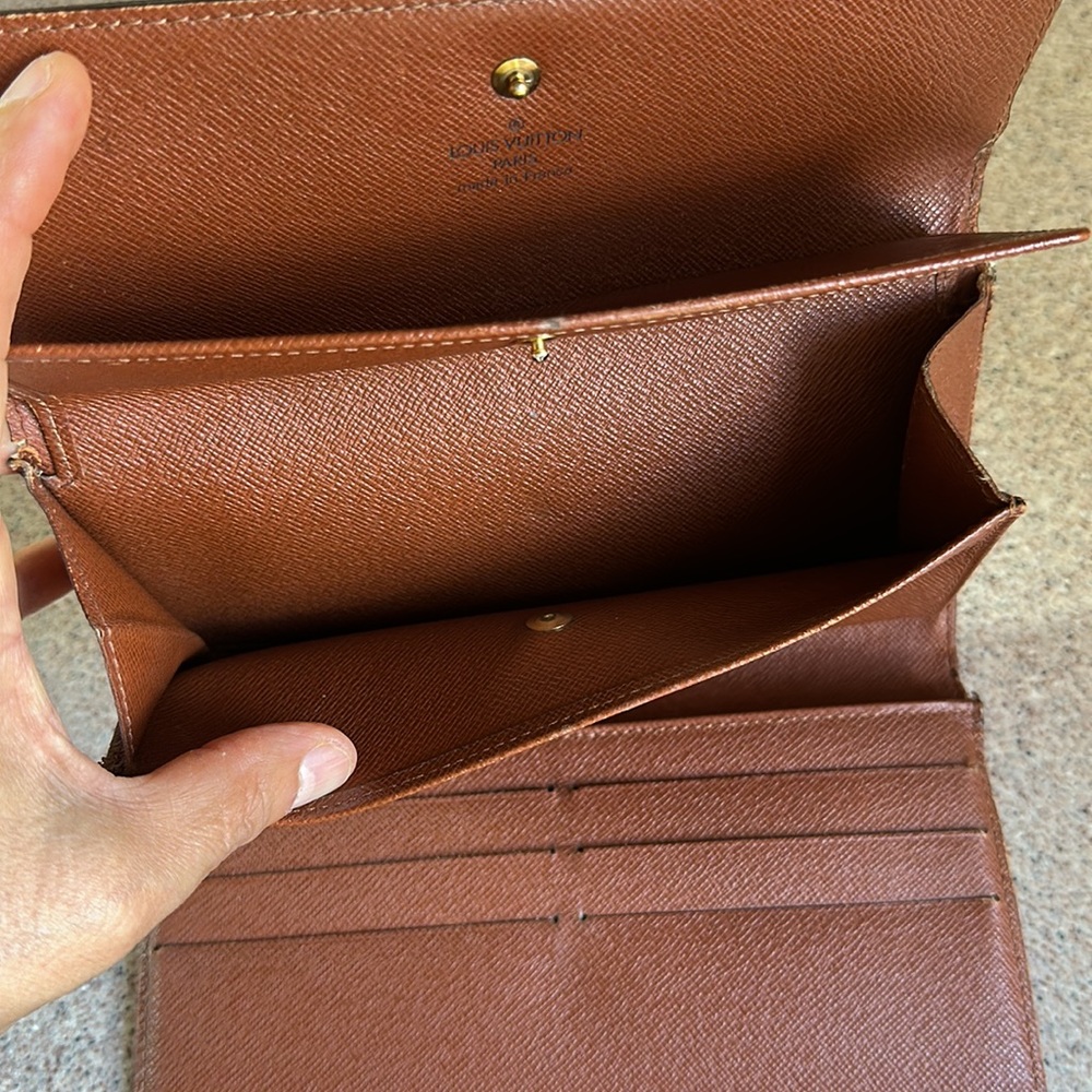 Louis Vuitton Wallet ( authentic ) - Picture 5 of 10